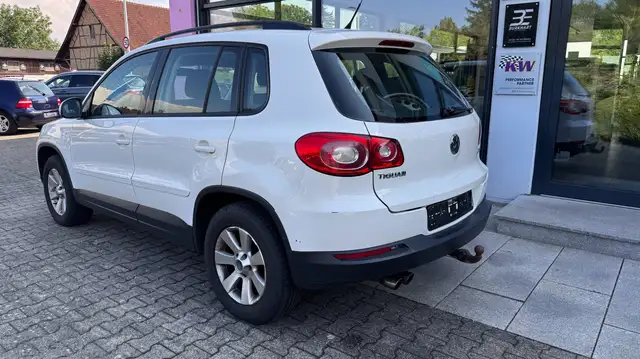 Volkswagen Tiguan view 4