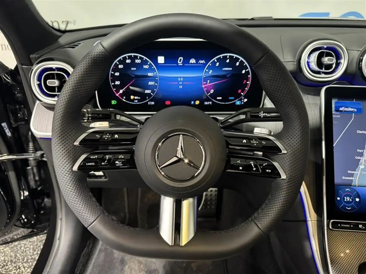 Mercedes-Benz C-Class снимка Mercedes-Benz C-Class