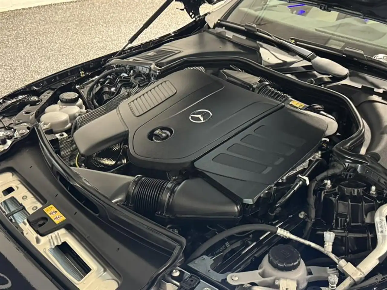 Mercedes-Benz C-Class снимка Mercedes-Benz C-Class