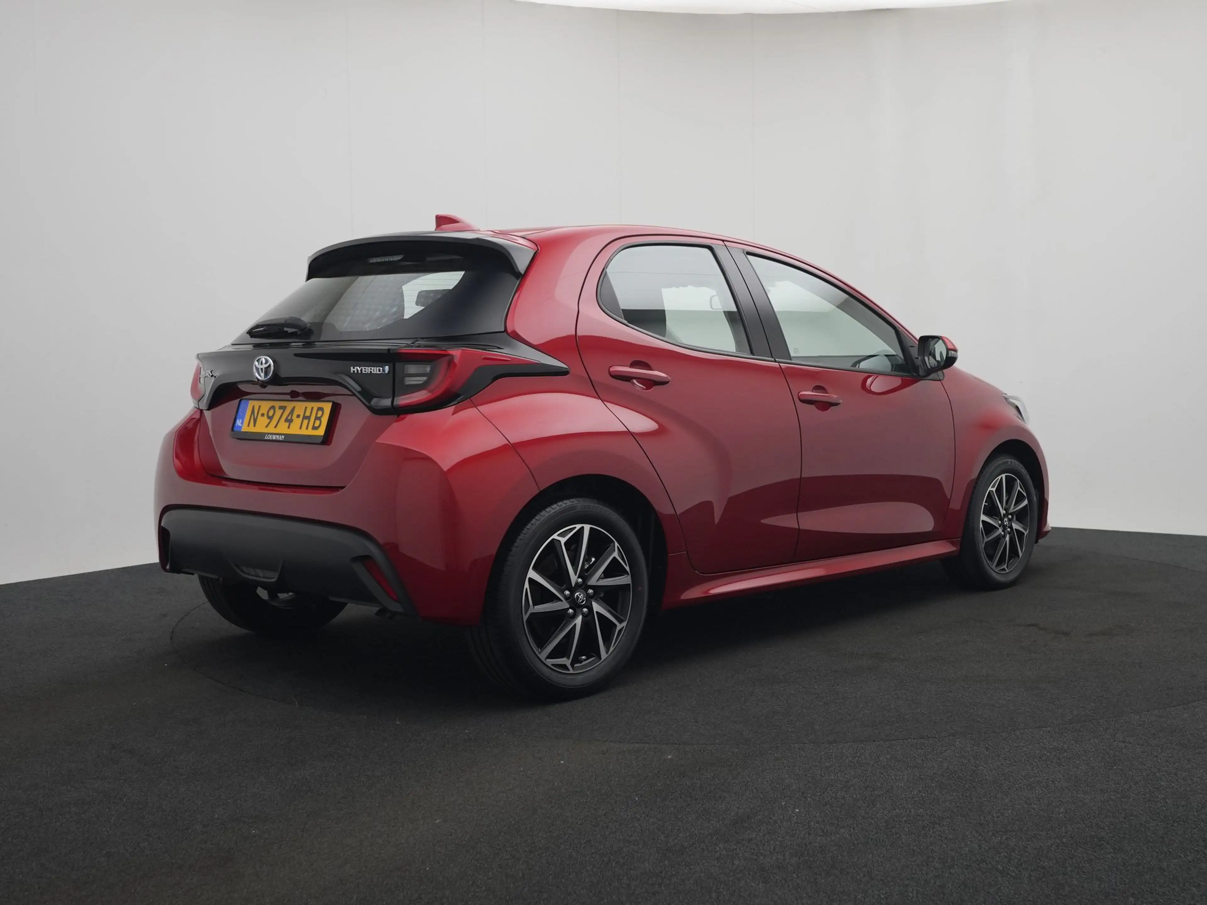 Toyota Yaris 1.5 Hybrid Dynamic — photo 2