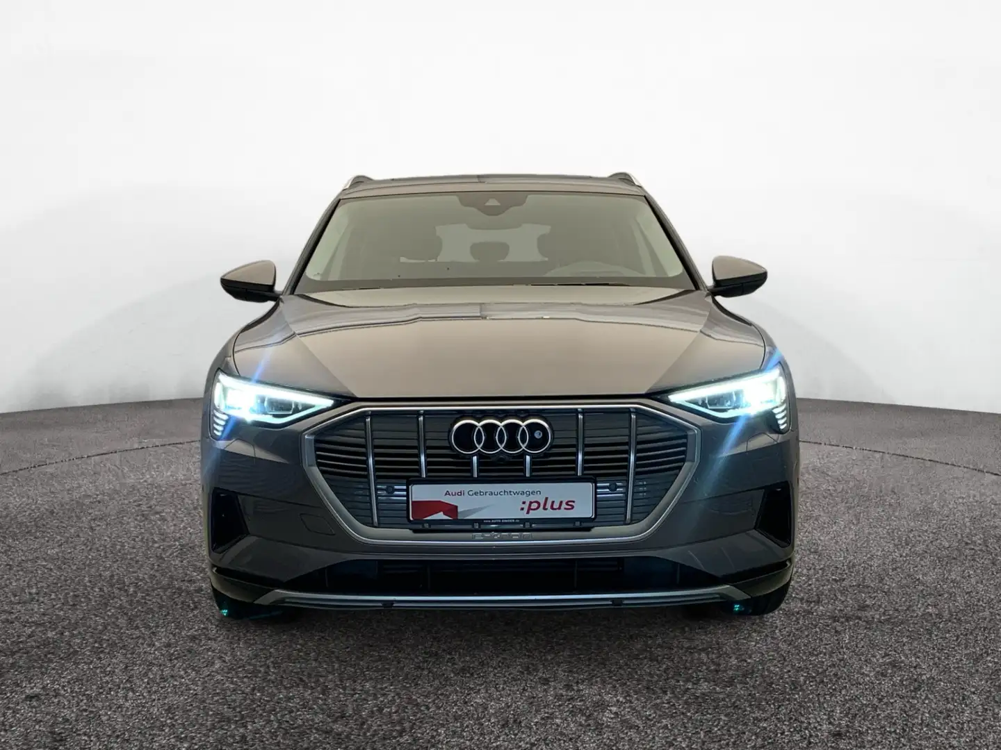 Audi e-tron advanced 55 qua *MATRIX*PANO*LUFT*AHK*ACC Grey - 2