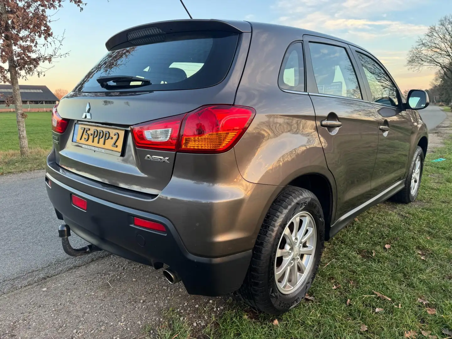 Mitsubishi ASX 1.6 Intro Edition ClearTec met airco en trekhaak Brun - 2