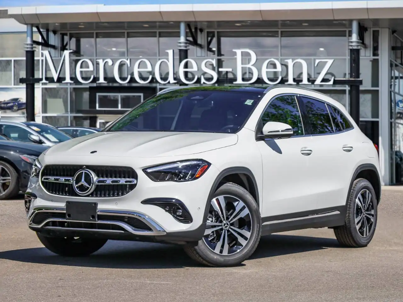 Mercedes-Benz GLA снимка Mercedes-Benz GLA