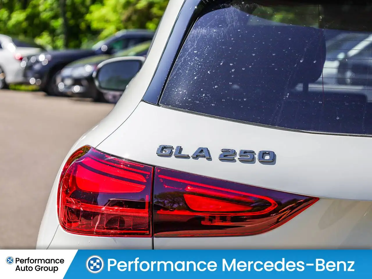 Mercedes-Benz GLA снимка Mercedes-Benz GLA