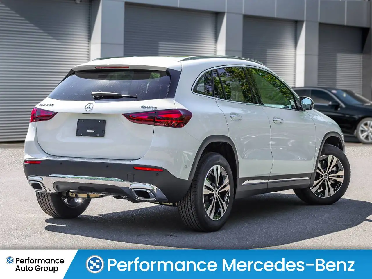 Mercedes-Benz GLA снимка Mercedes-Benz GLA