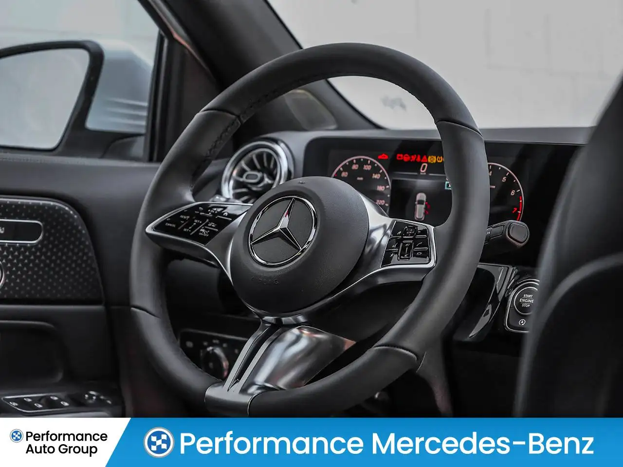 Mercedes-Benz GLA снимка Mercedes-Benz GLA
