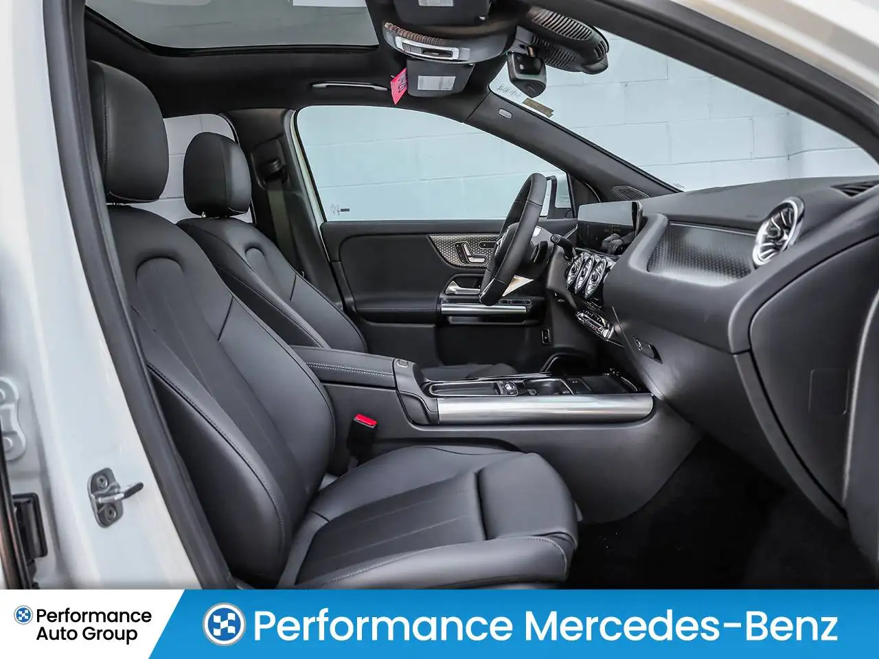 Mercedes-Benz GLA снимка Mercedes-Benz GLA