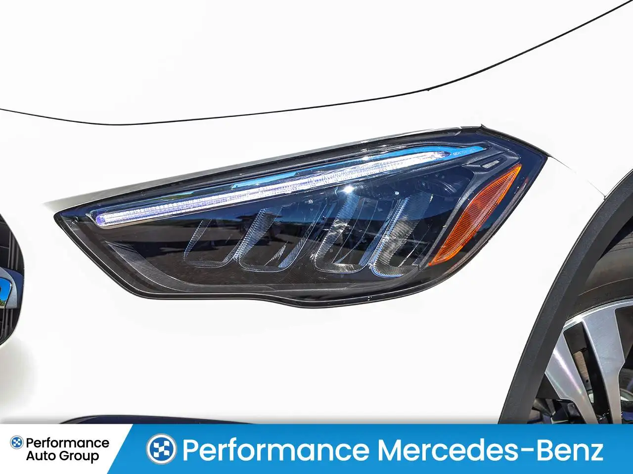 Mercedes-Benz GLA снимка Mercedes-Benz GLA