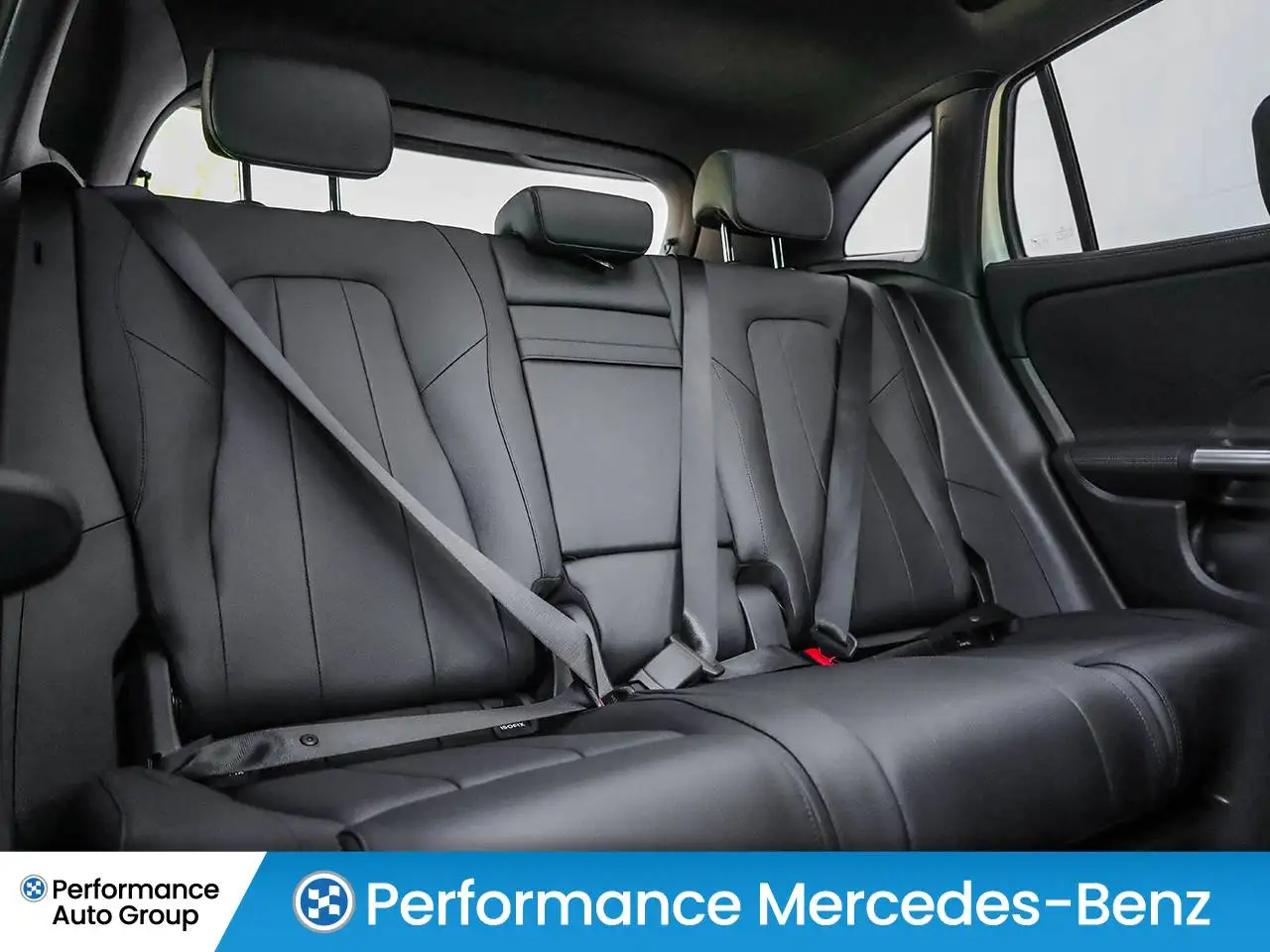 Mercedes-Benz GLA снимка Mercedes-Benz GLA