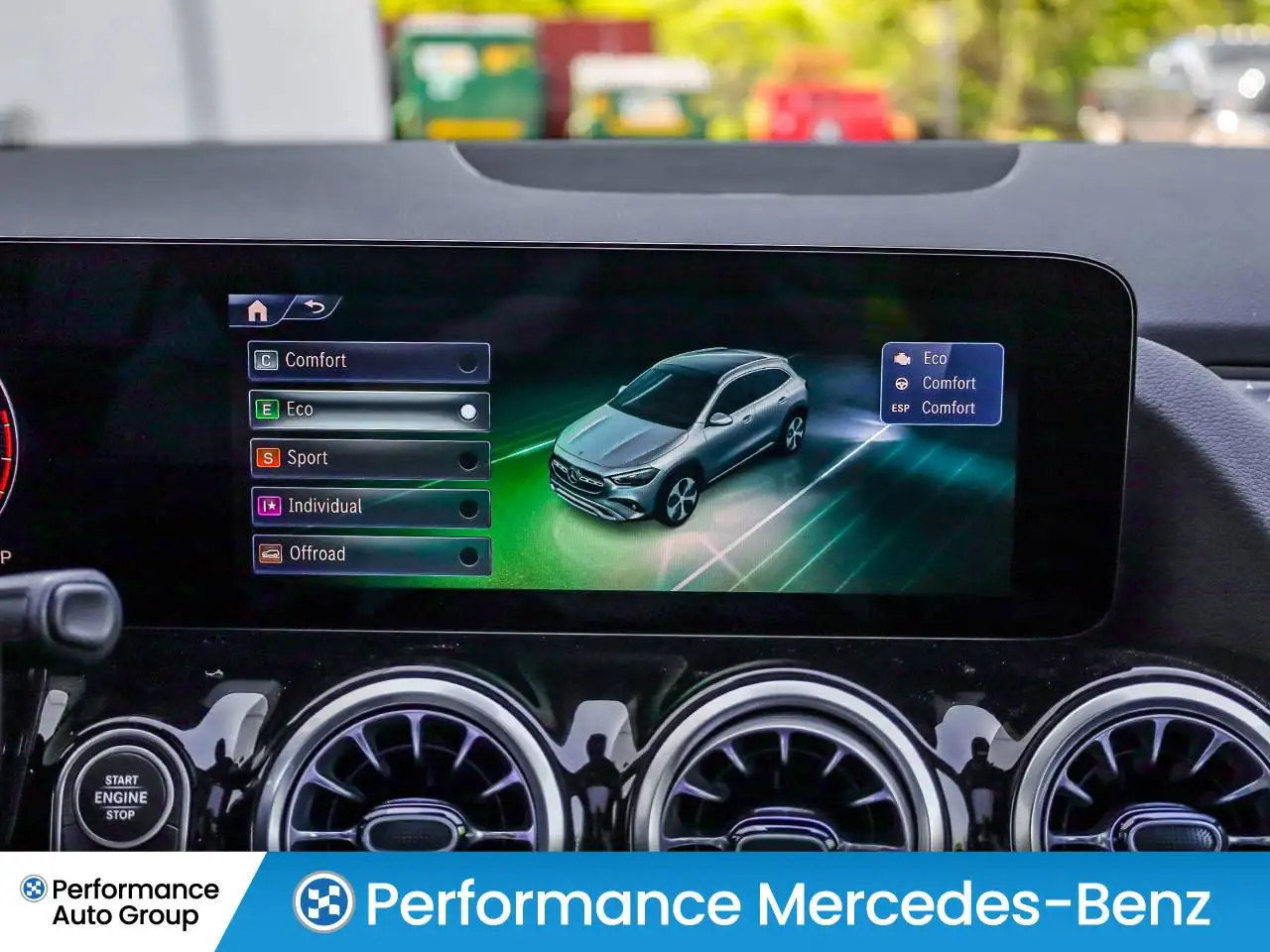 Mercedes-Benz GLA снимка Mercedes-Benz GLA