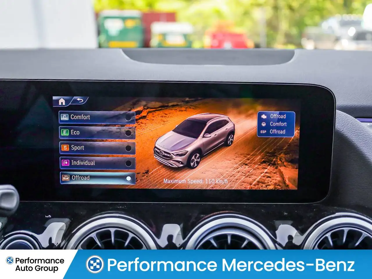 Mercedes-Benz GLA снимка Mercedes-Benz GLA