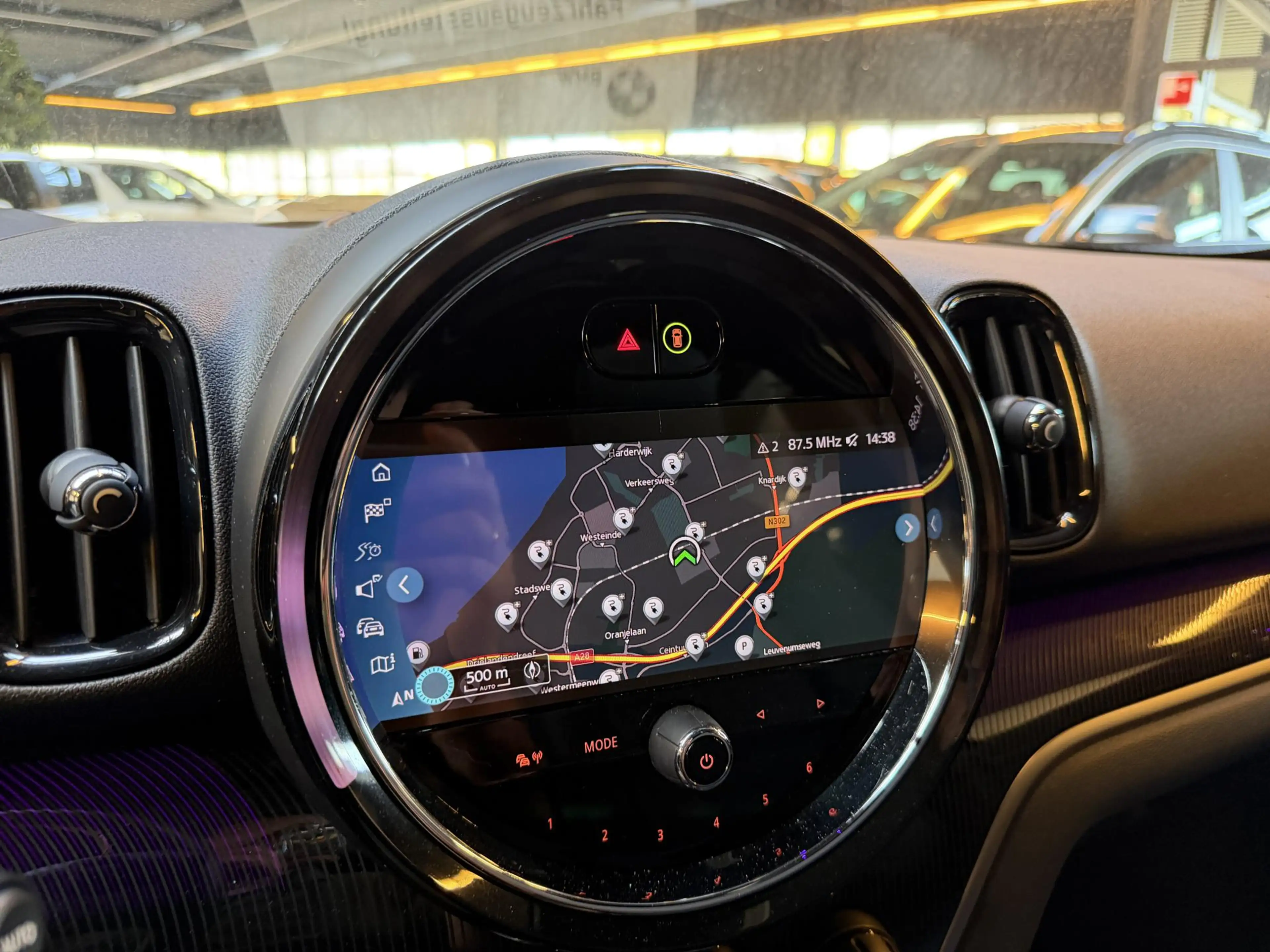 MINI Cooper SE Countryman 1.5 ALL4 Essential | HUD | Pano | Memory | Leder | — photo 13