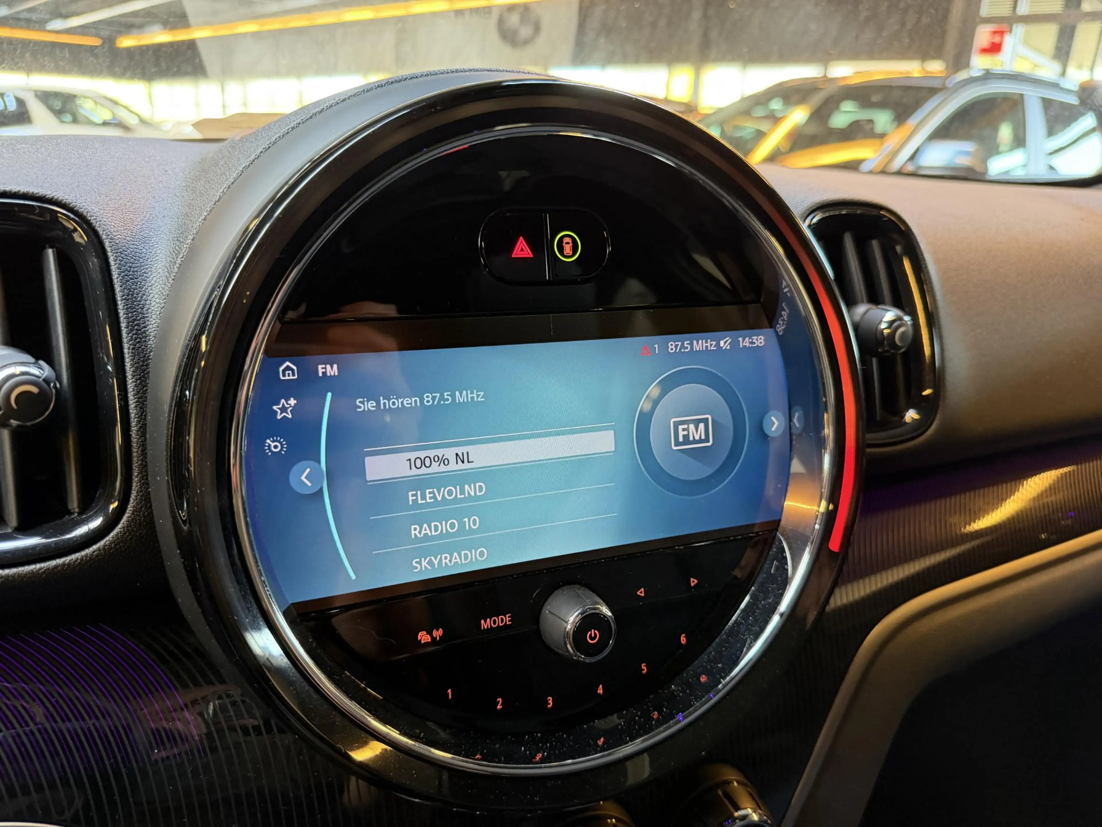 MINI Cooper SE Countryman 1.5 ALL4 Essential | HUD | Pano | Memory | Leder | — photo 12