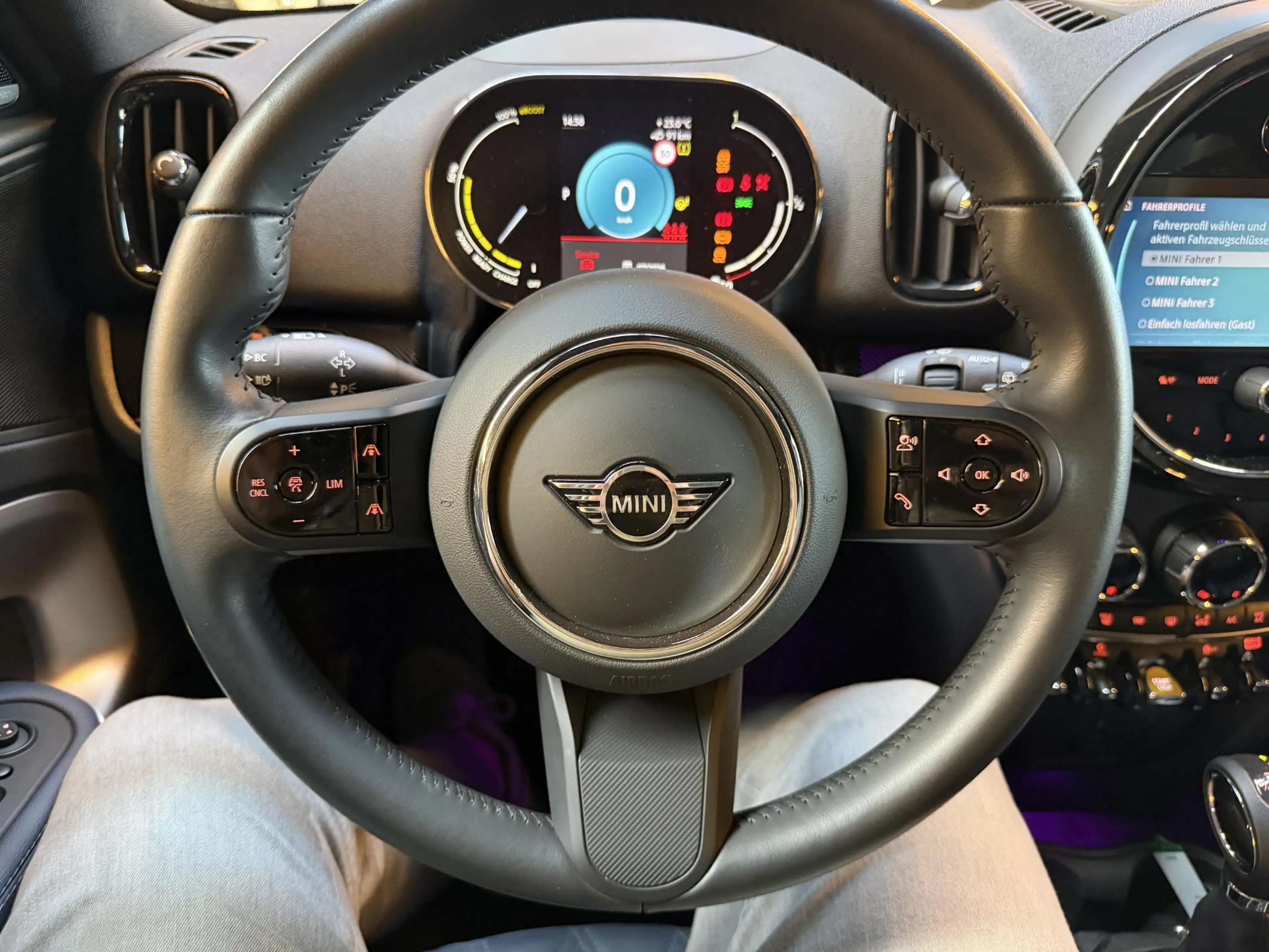 MINI Cooper SE Countryman 1.5 ALL4 Essential | HUD | Pano | Memory | Leder | — photo 10