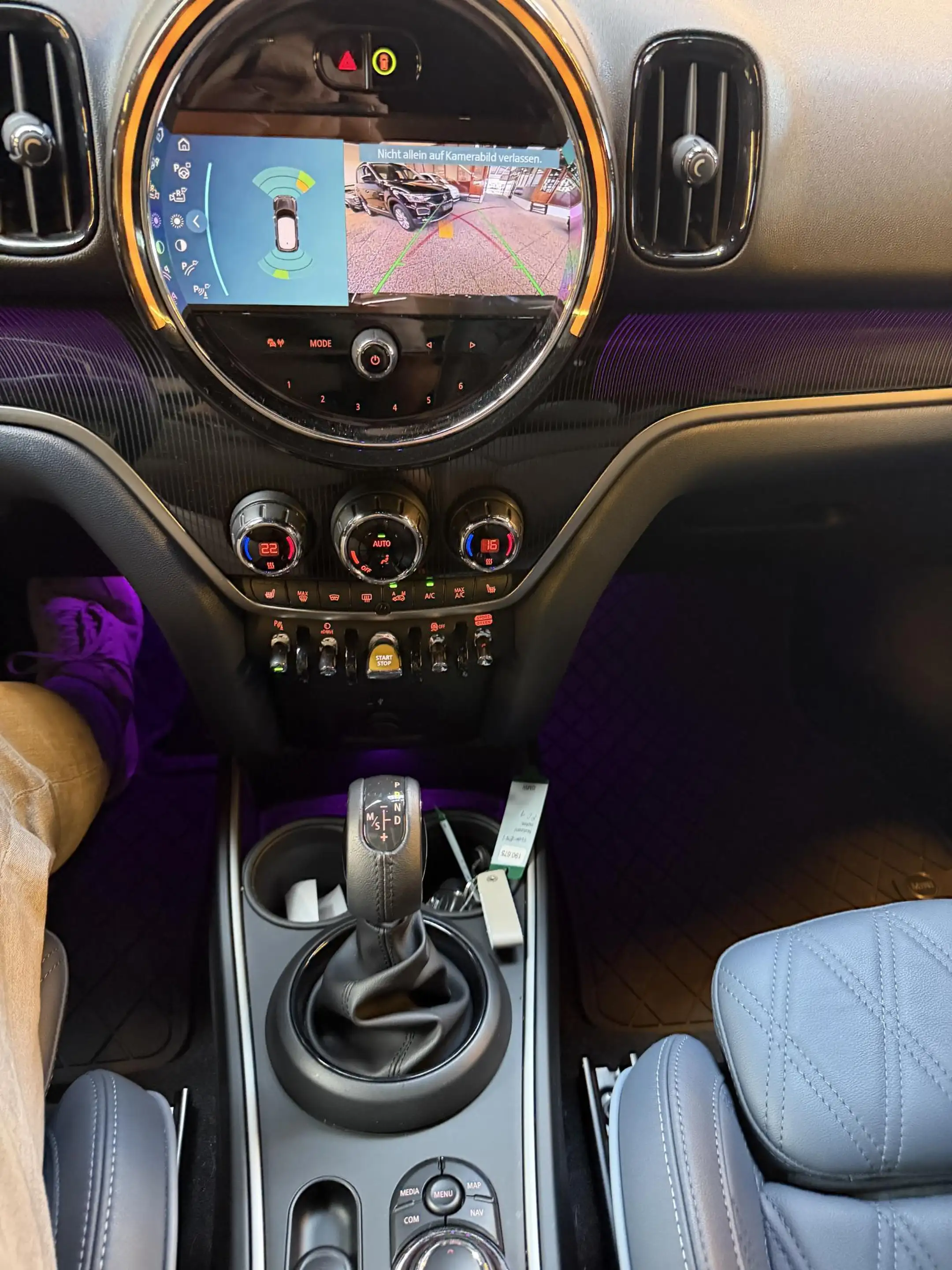 MINI Cooper SE Countryman 1.5 ALL4 Essential | HUD | Pano | Memory | Leder | — photo 15