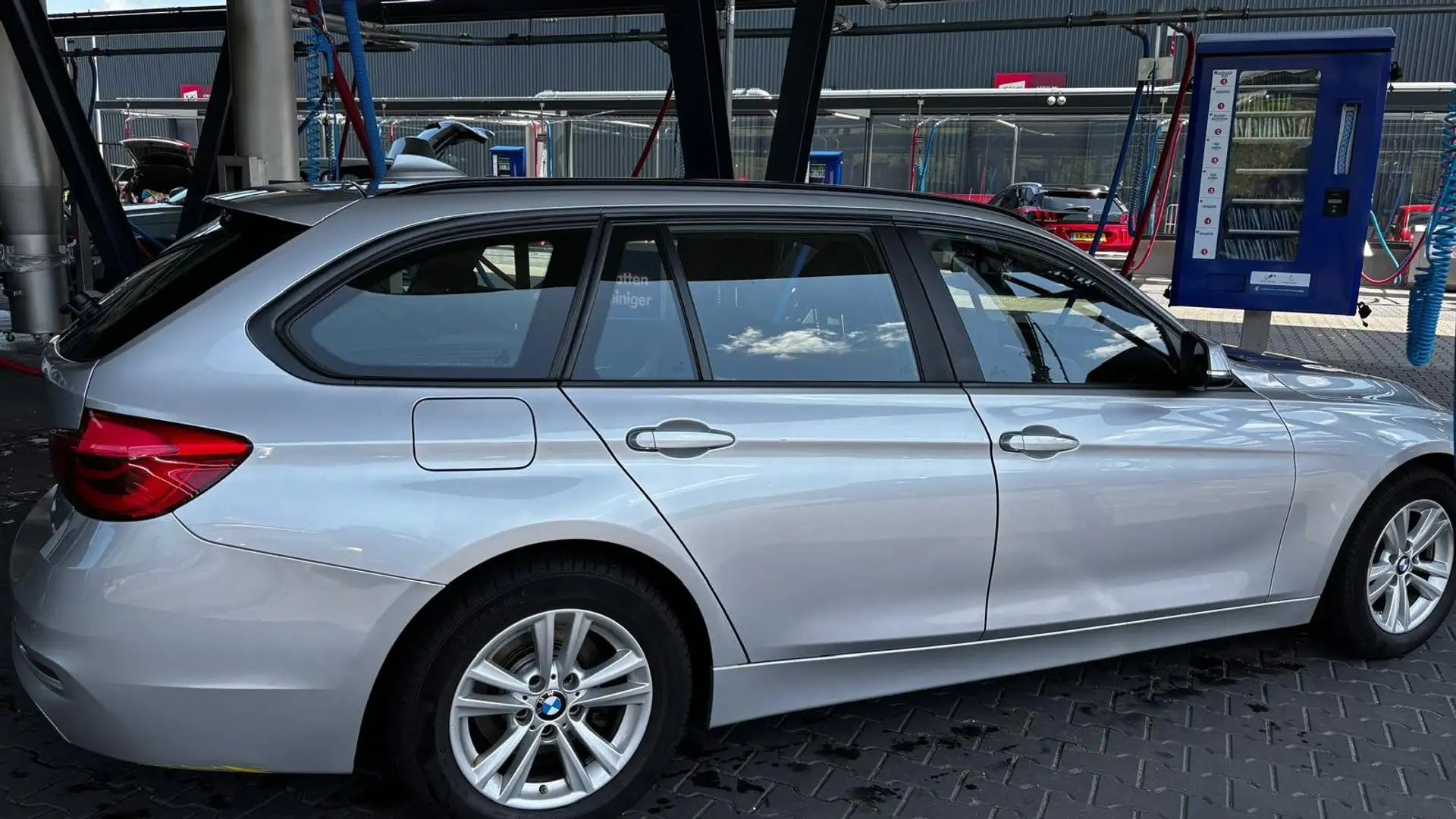 BMW 320 320 d - 1