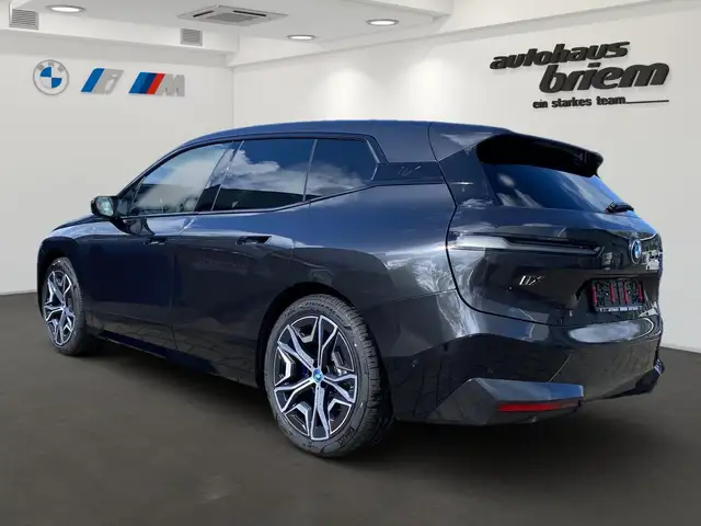 BMW Ix view 4