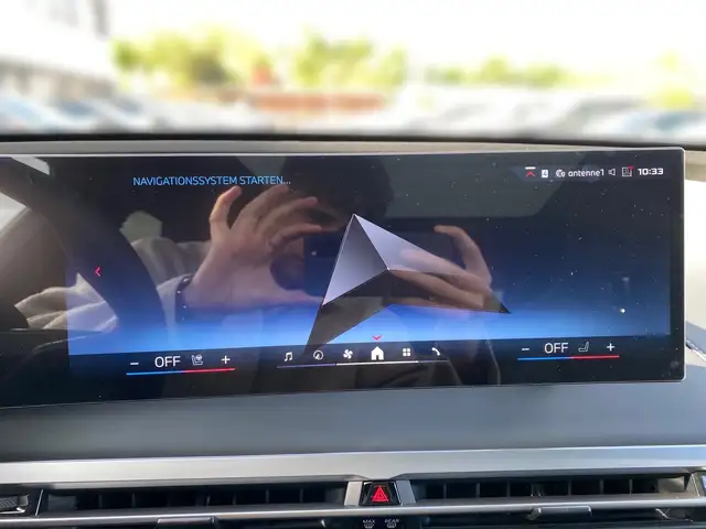 BMW Ix view 9