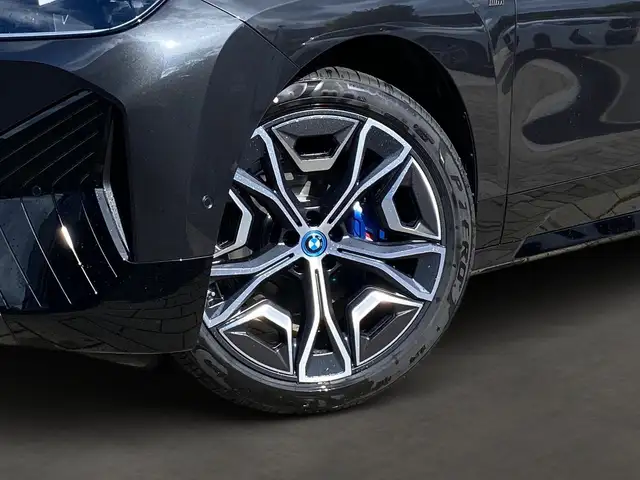 BMW Ix view 6