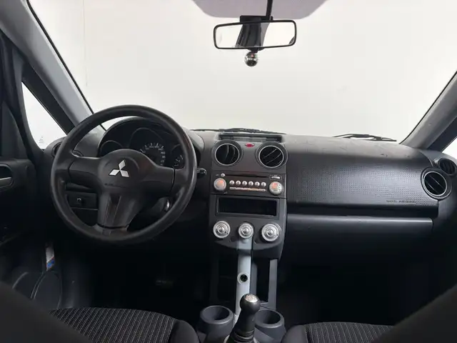Mitsubishi Colt view 3