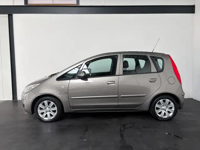 Mitsubishi Colt view 22