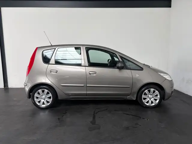 Mitsubishi Colt view 21
