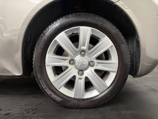 Mitsubishi Colt view 23