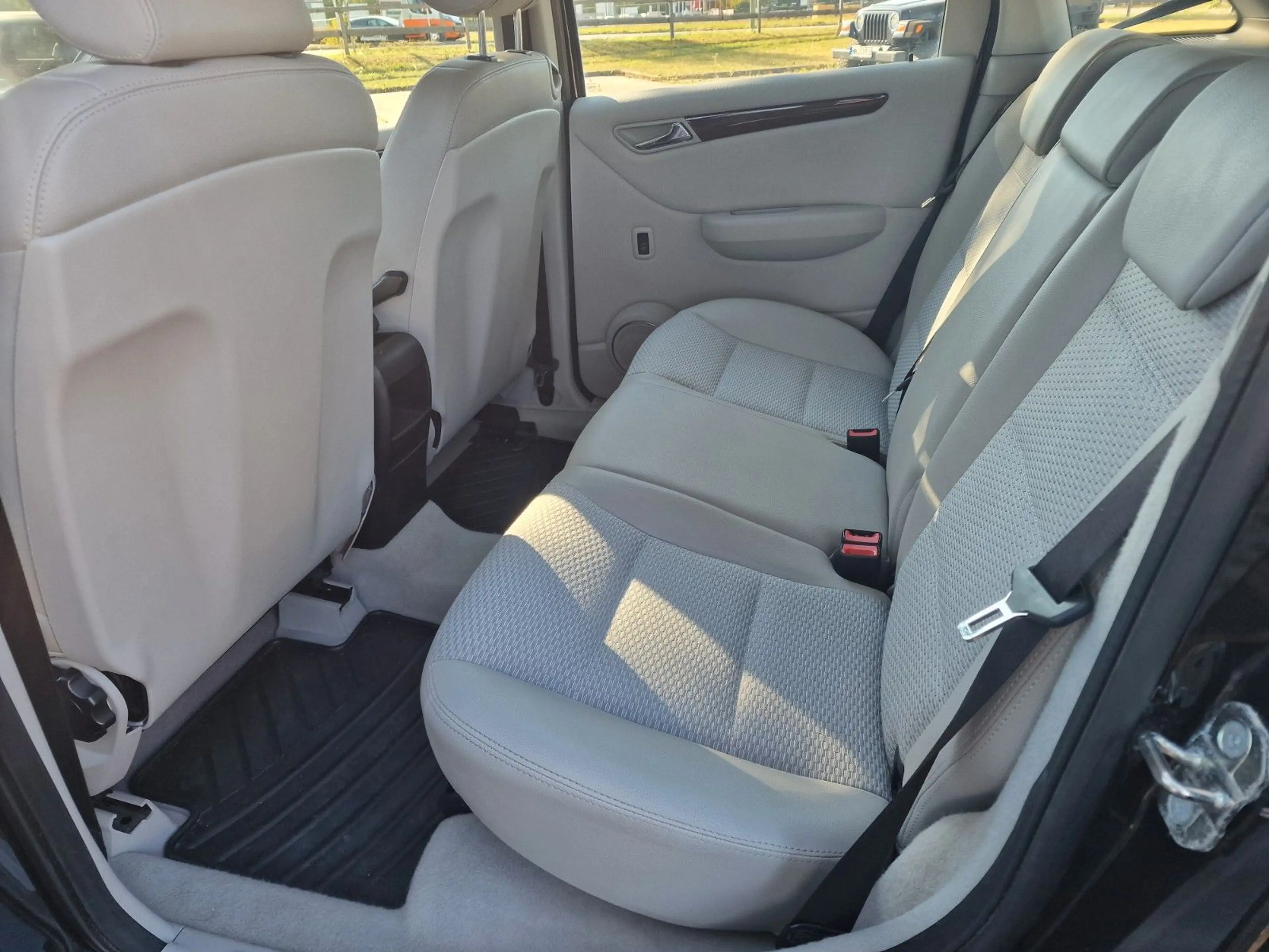 Mercedes-Benz B 200 / Automatik/Klima/Scheckheft gepfl. — photo 13
