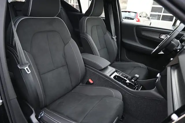Volvo XC40 view 14