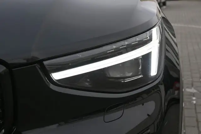 Volvo XC40 view 10