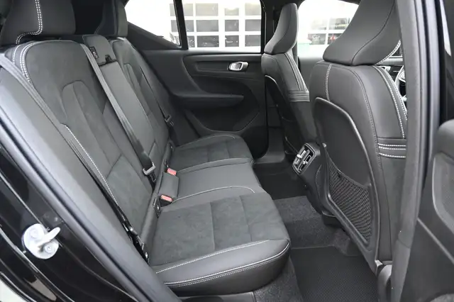 Volvo XC40 view 15