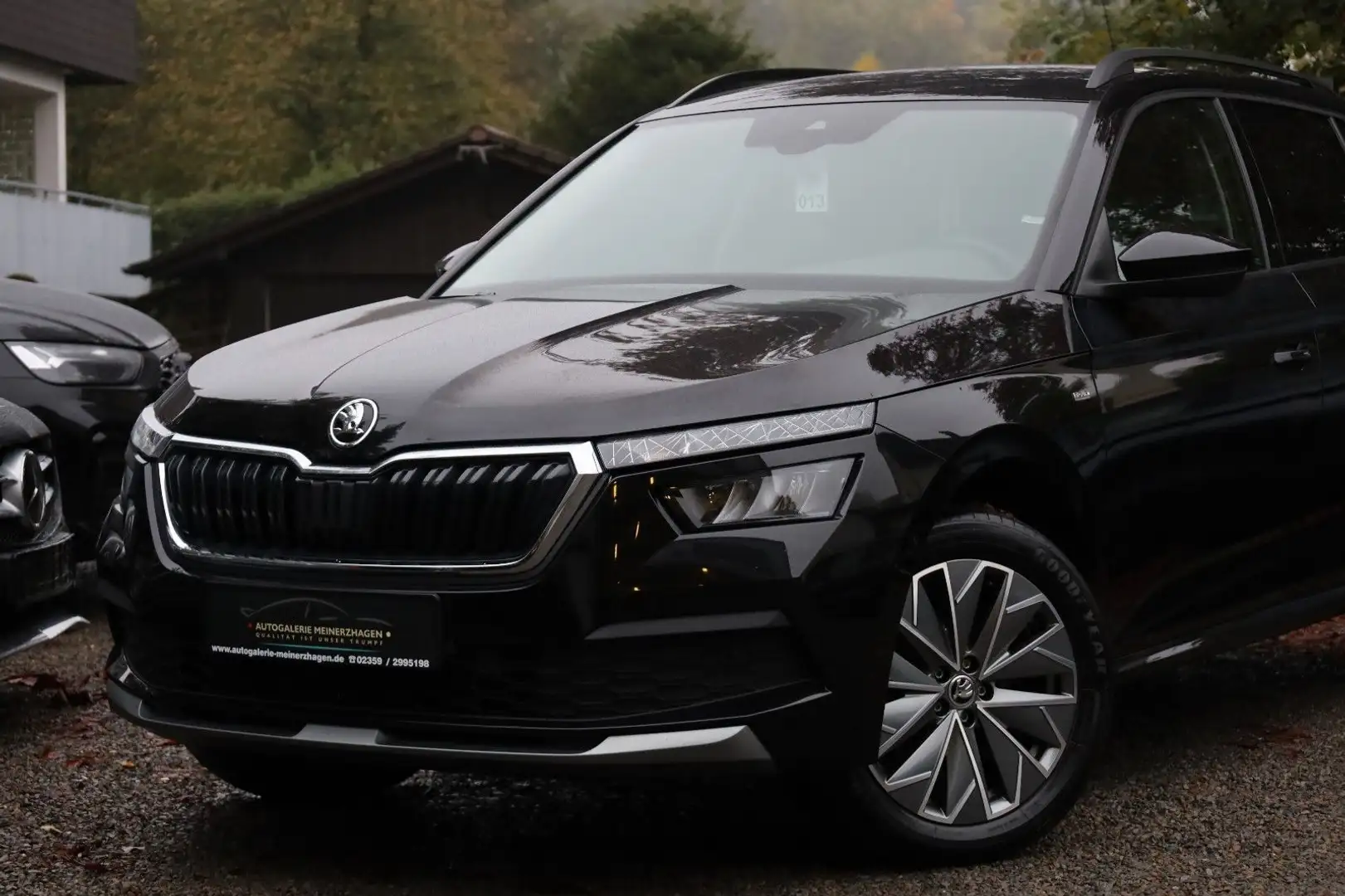 Skoda Kamiq 1.5 TSI DSG Tour/KAMERA/NAVI/LANE/TEMPO/ Negro - 2