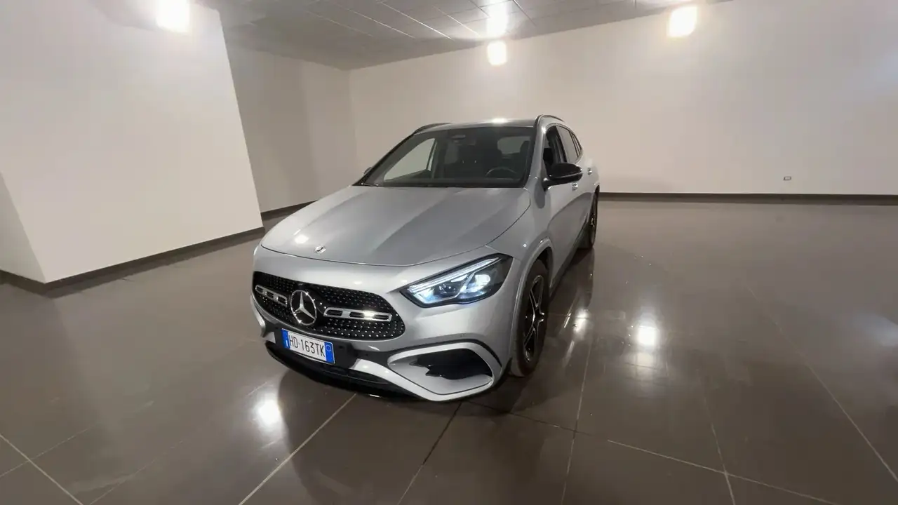 Mercedes-Benz GLA 200