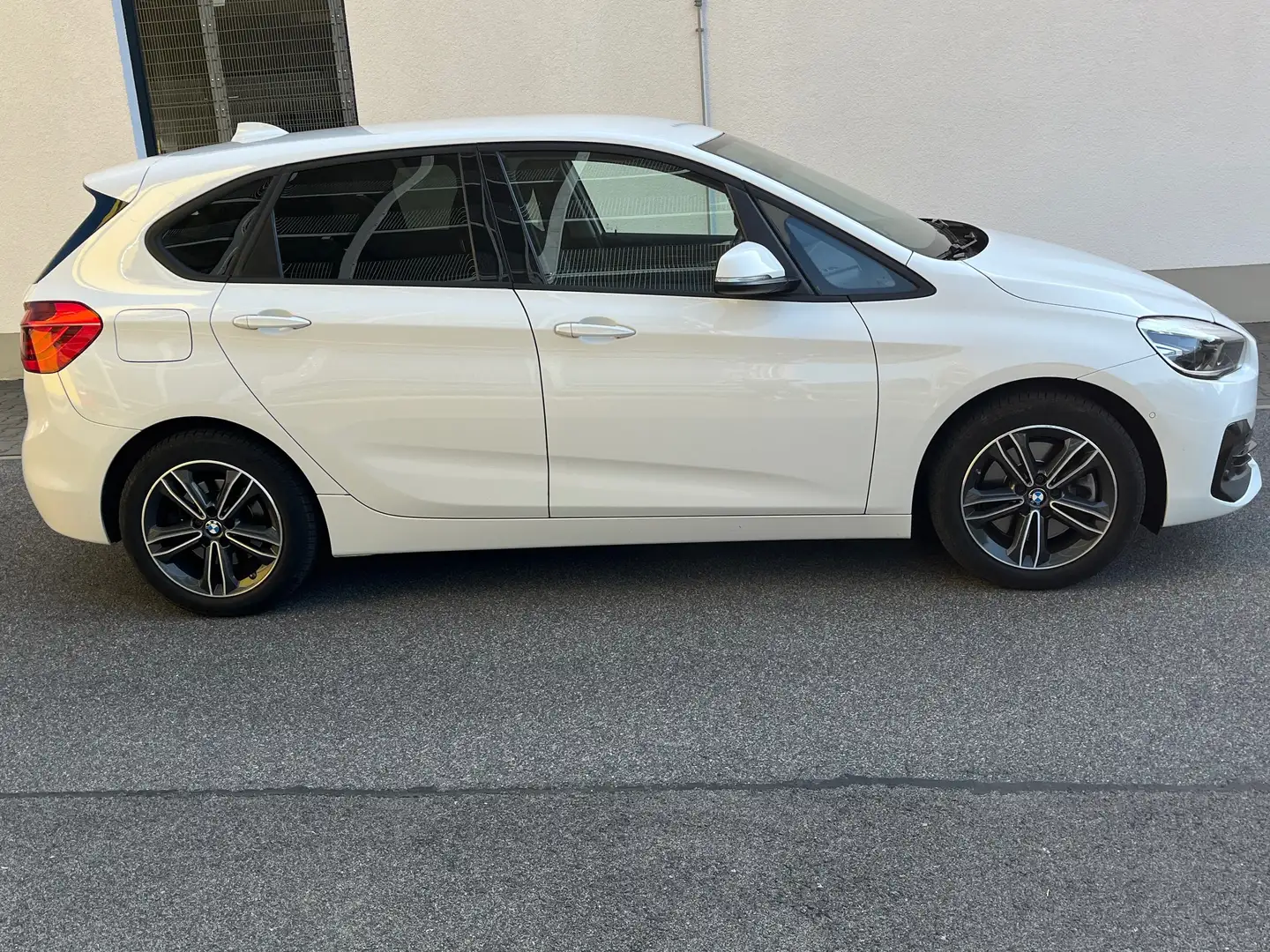 BMW 225 225xe iPerf. Acti Tourer Sport Line PlugIn-Hybrid Weiß - 2