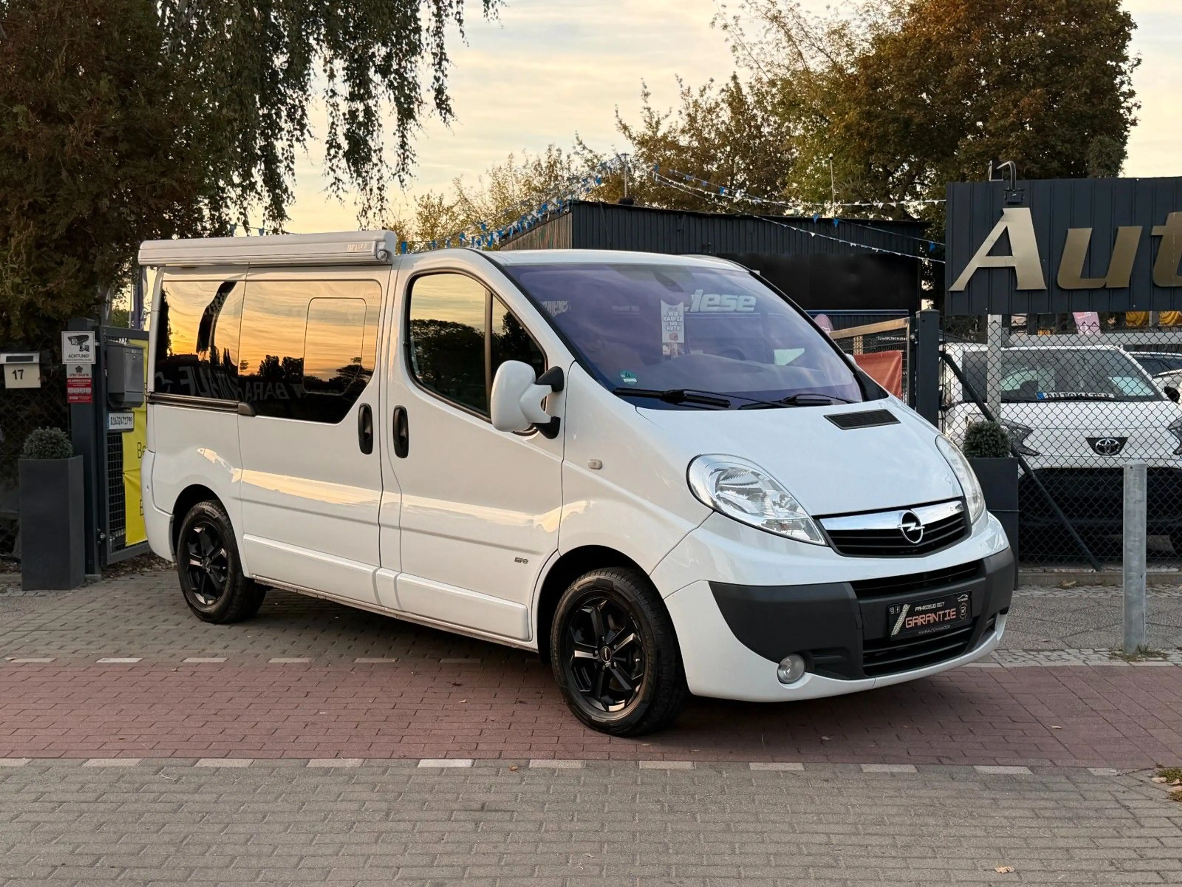 Opel Vivaro WESTFALIA*Markiese*Tisch*Bett*Sthzg*Ahk