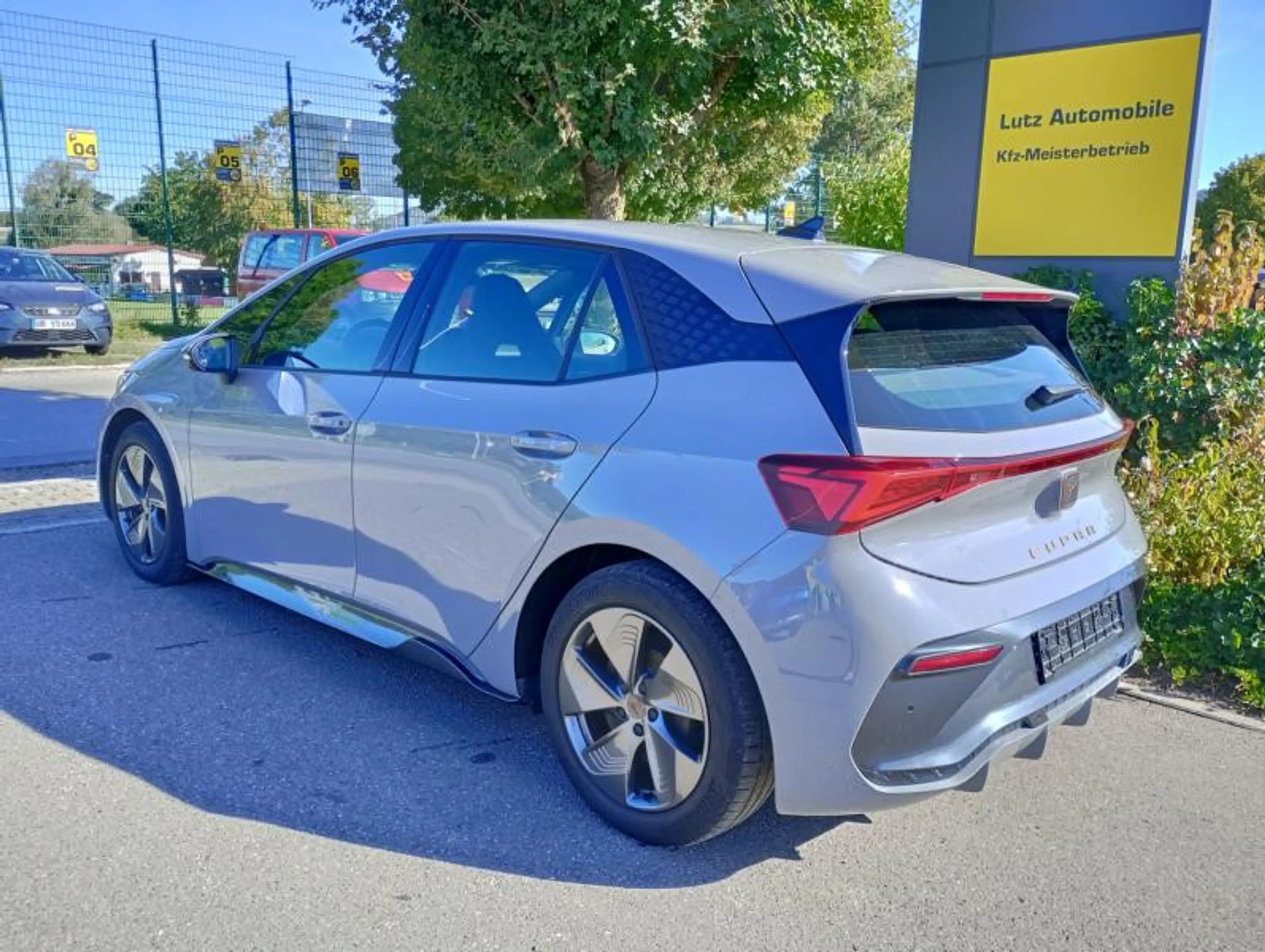 CUPRA Born 58 kWh Elektro — photo 2