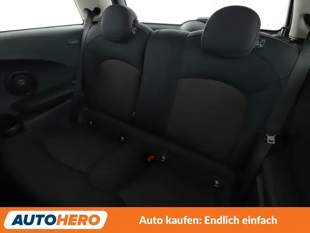 Mini Hatch view 14