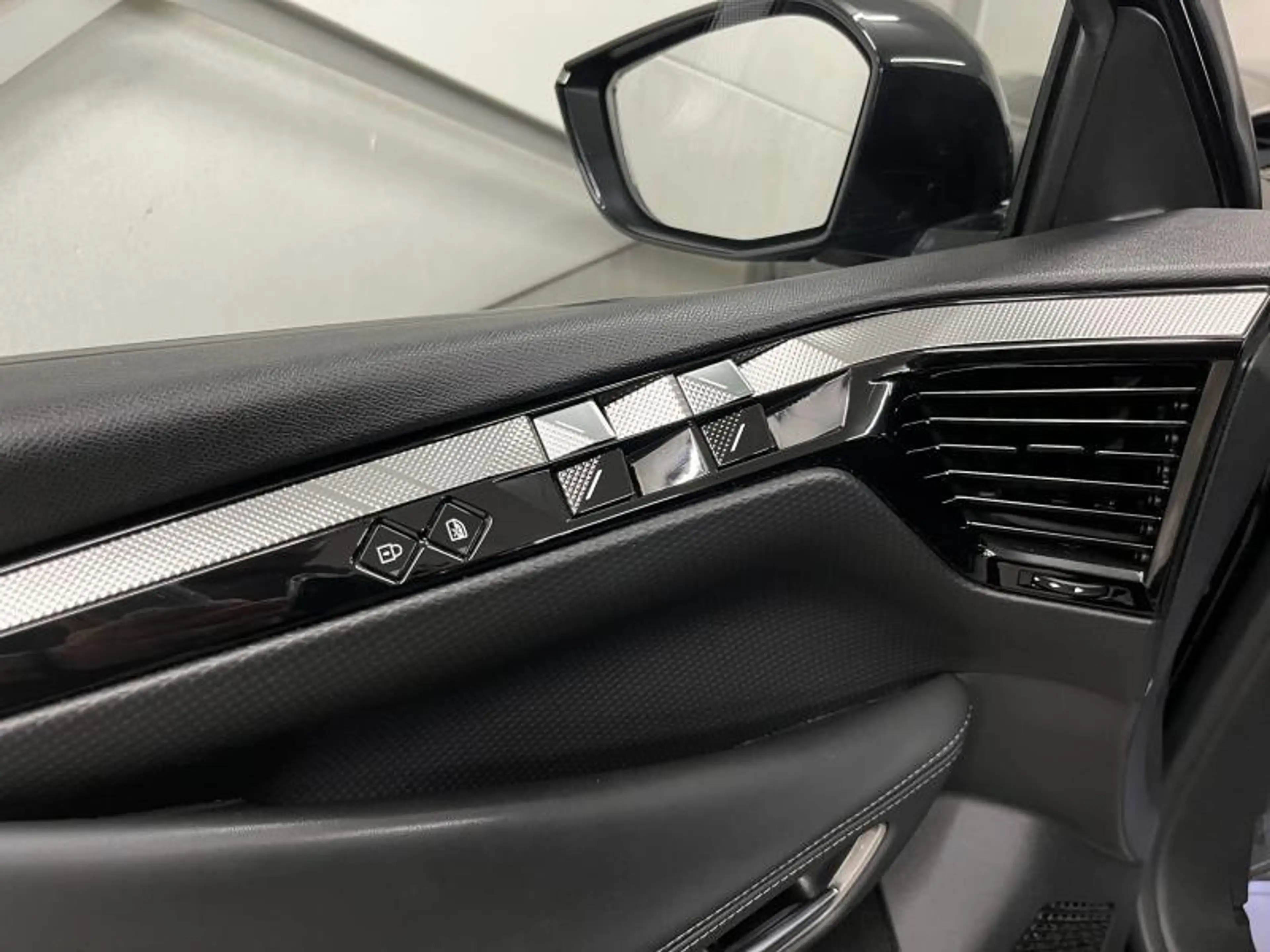 DS Automobiles DS 4 1.2i 130cv TROCADERO Navi/Carplay/Caméra/Clim — photo 14