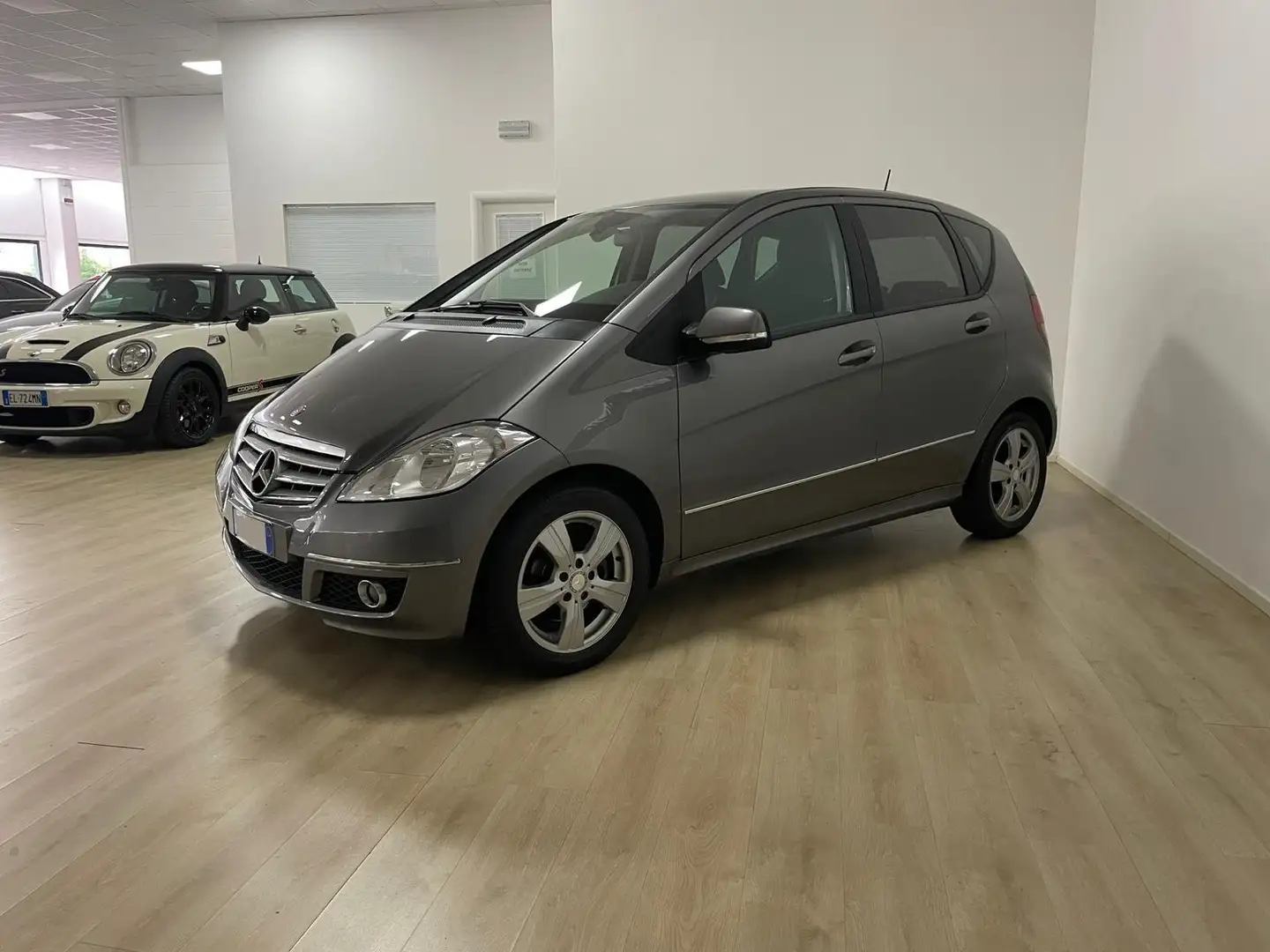 Mercedes-Benz A 160 Classe A cdi auto AVANTGARDE  ** NEOPATENTATI** Grigio - 2