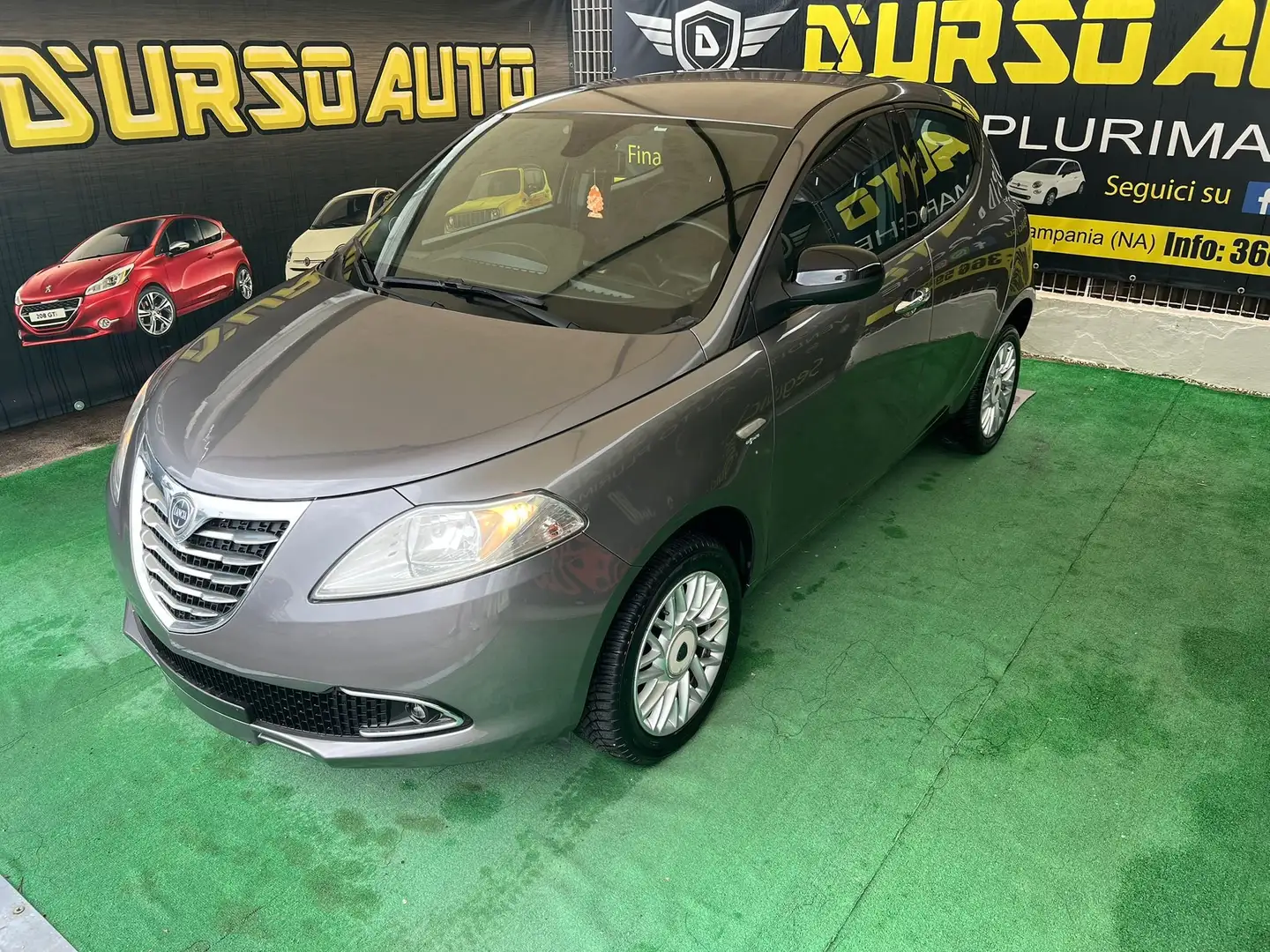 Lancia Ypsilon ECOCHIC Gris - 2