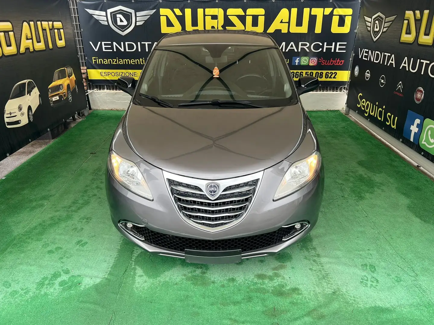 Lancia Ypsilon ECOCHIC Gris - 1