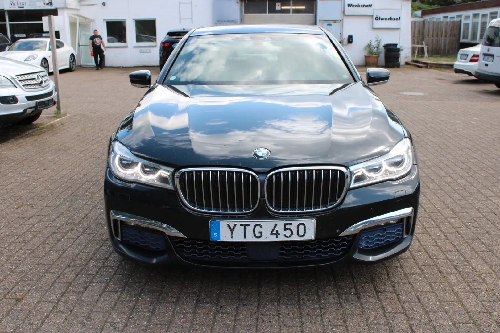 BMW 740 d xD M Paket Kamera AHK Soft Close H / K LED Schwarz - 2