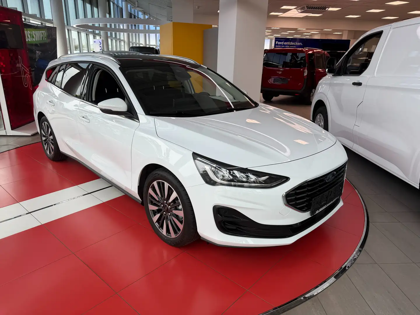 Ford Focus 1.0 Ecoboost Turnier Titanium X Aut. Weiß - 1