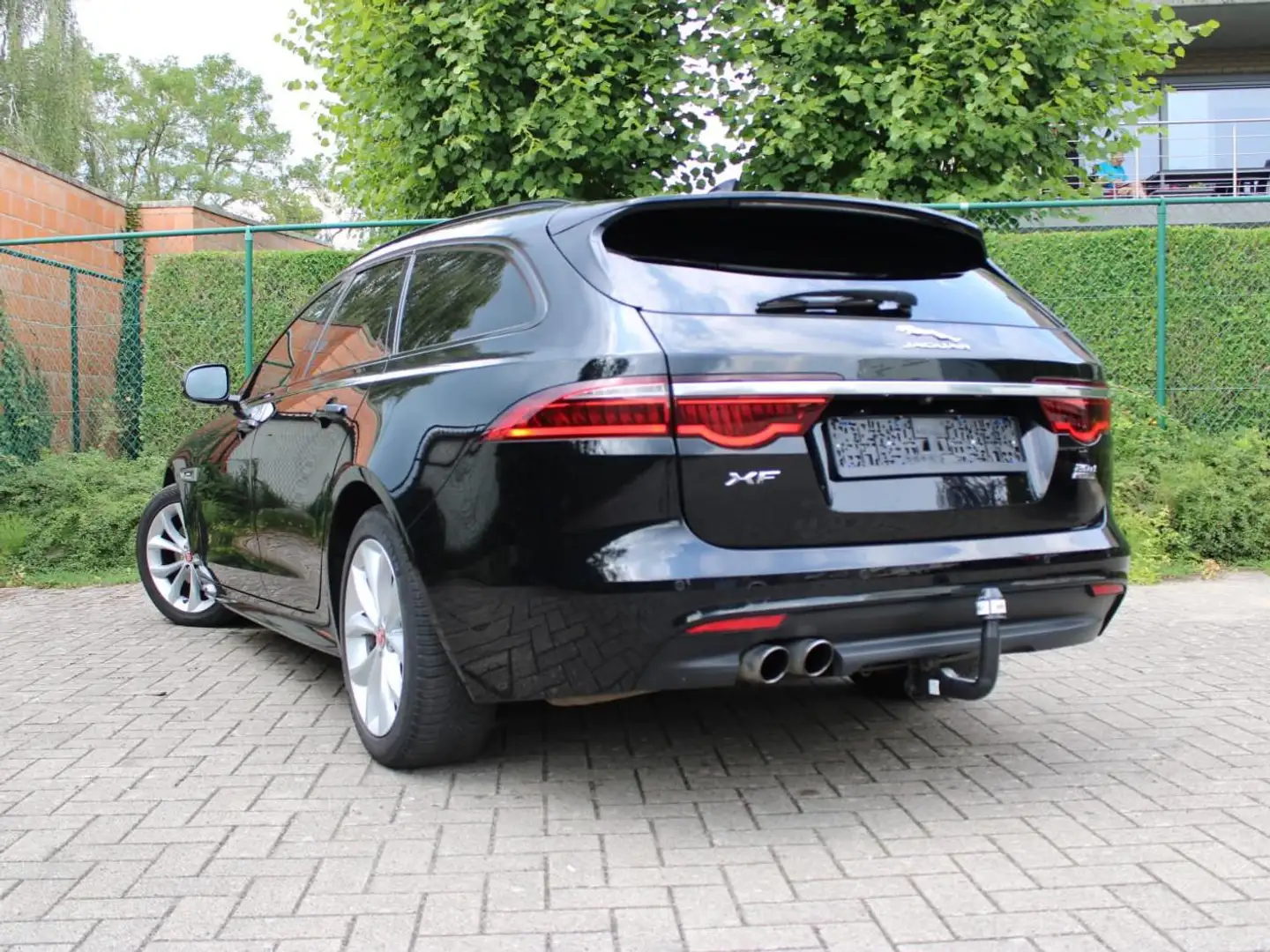 Jaguar XF XF 20d AWD Sportbrake Aut. R-Sport Zwart - 2