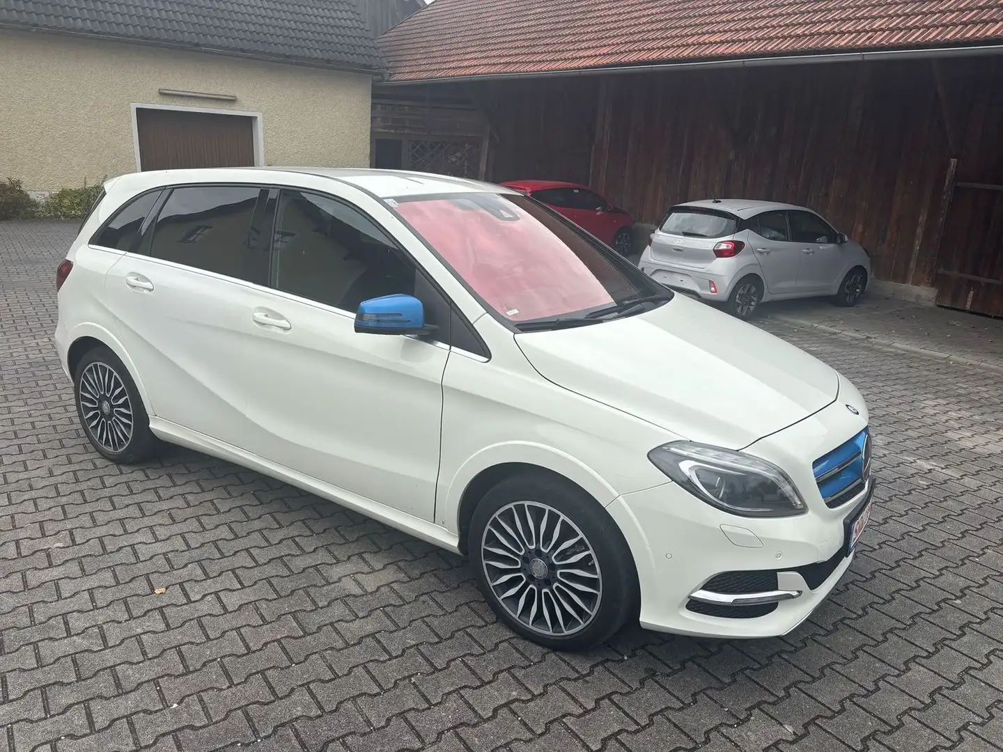 Mercedes-Benz B 250 B-Class 250 eDrive (242.890) Weiß - 1