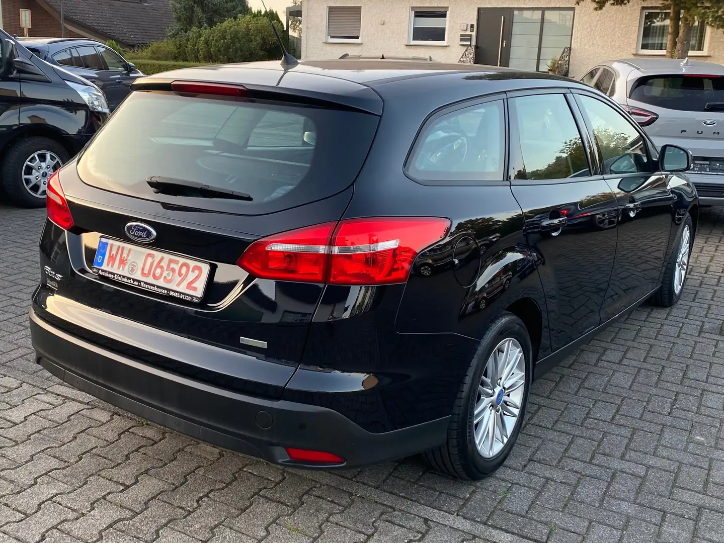 Ford Focus Focus Turnier 1.0 EcoBoost Start-Stopp-SystemTrend Schwarz - 2