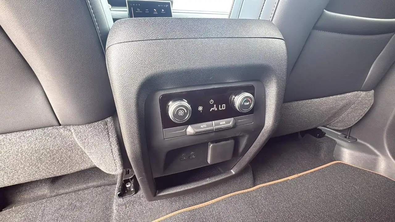GMC Acadia снимка GMC Acadia