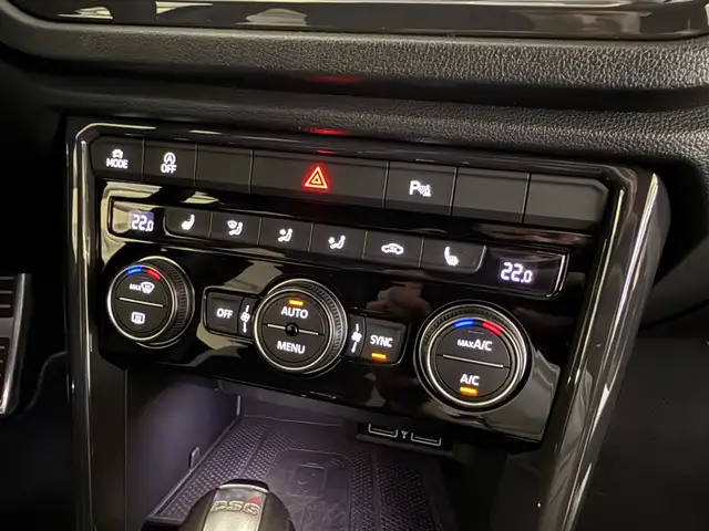 Volkswagen T-Roc view 13
