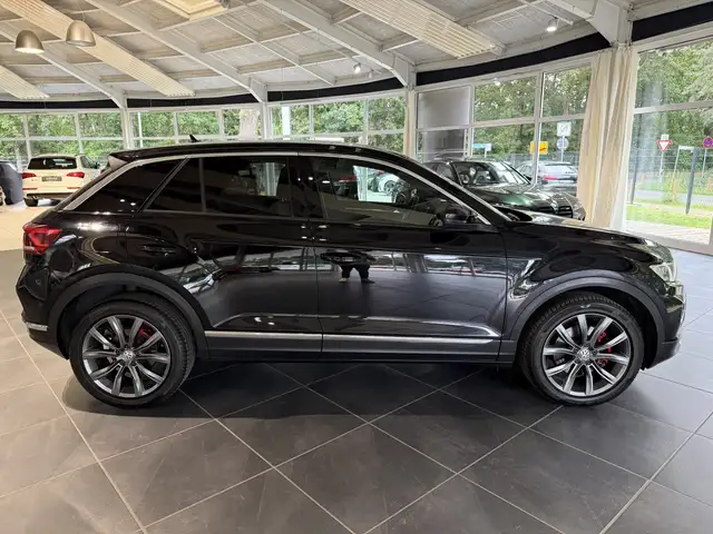 Volkswagen T-Roc view 4