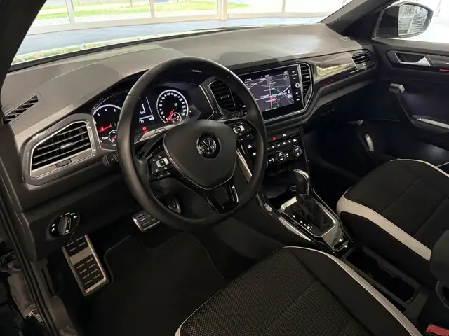 Volkswagen T-Roc view 8